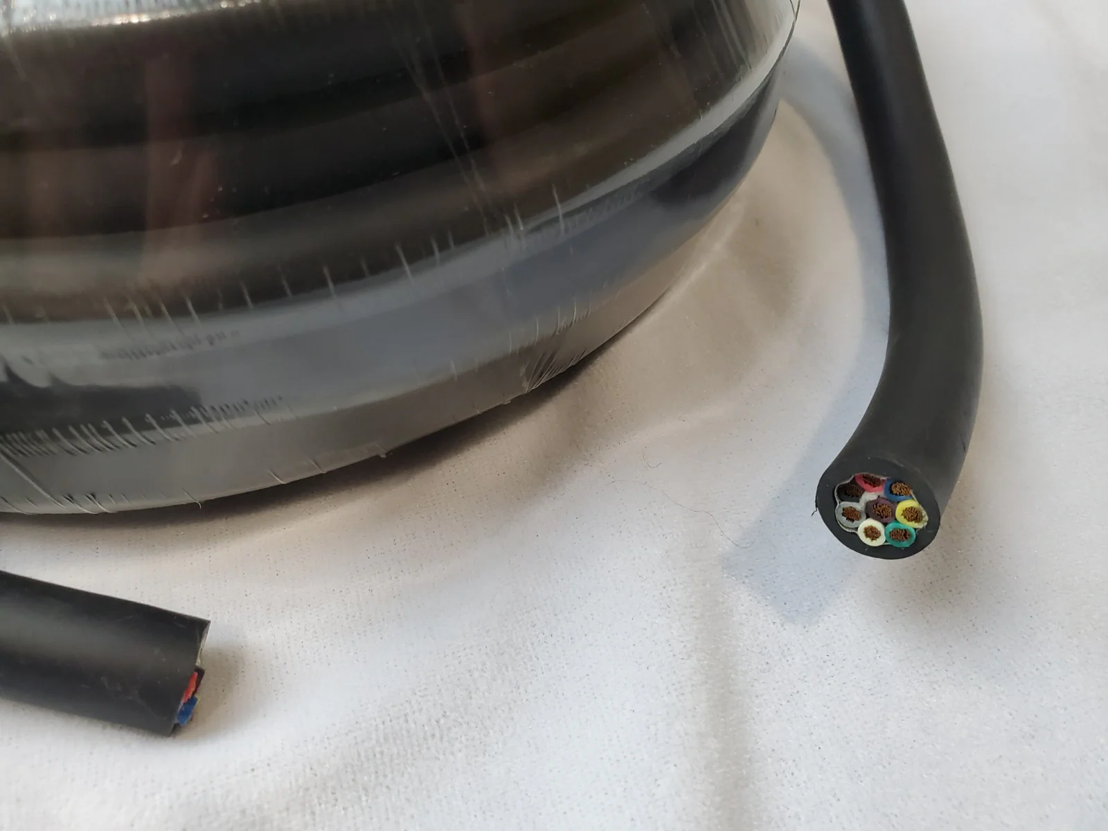 10m 8 core, 2.5mm2, 13 AWG speaker cable - Image 3