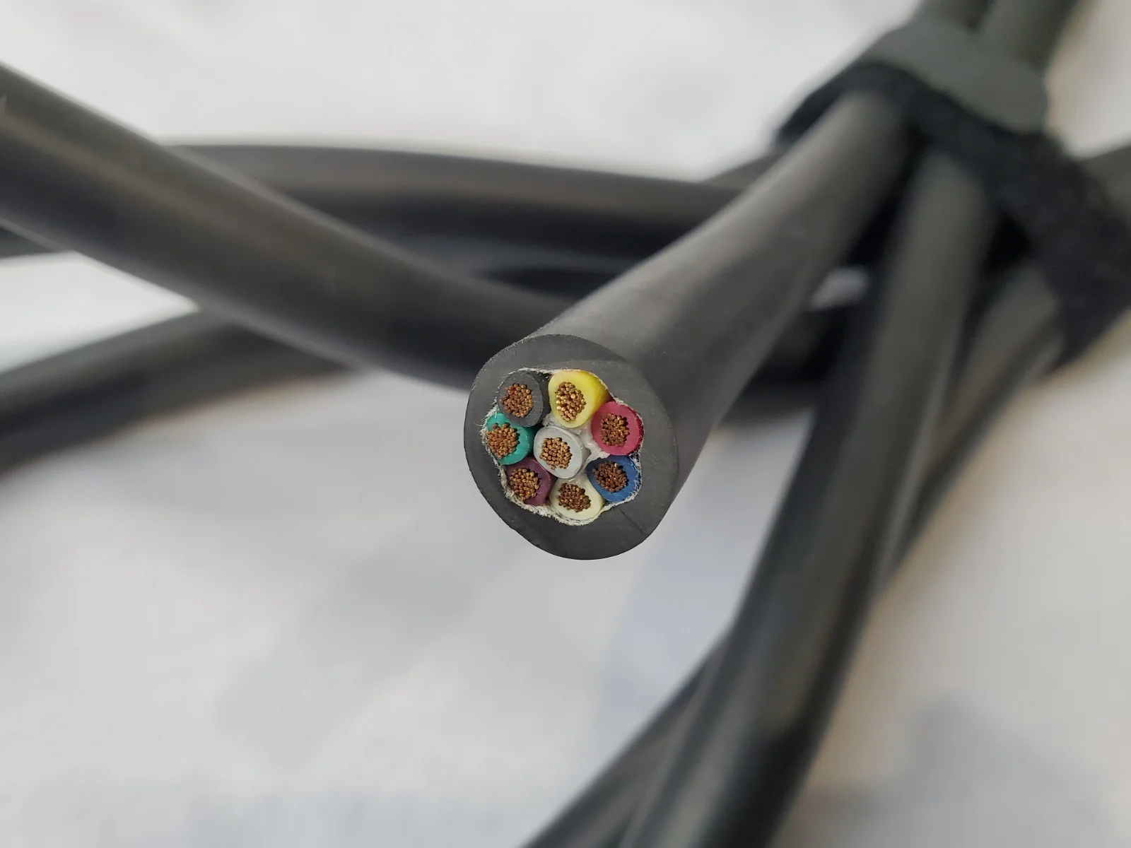 2.9m 8 core, 2.5mm2, 13 AWG speaker cable