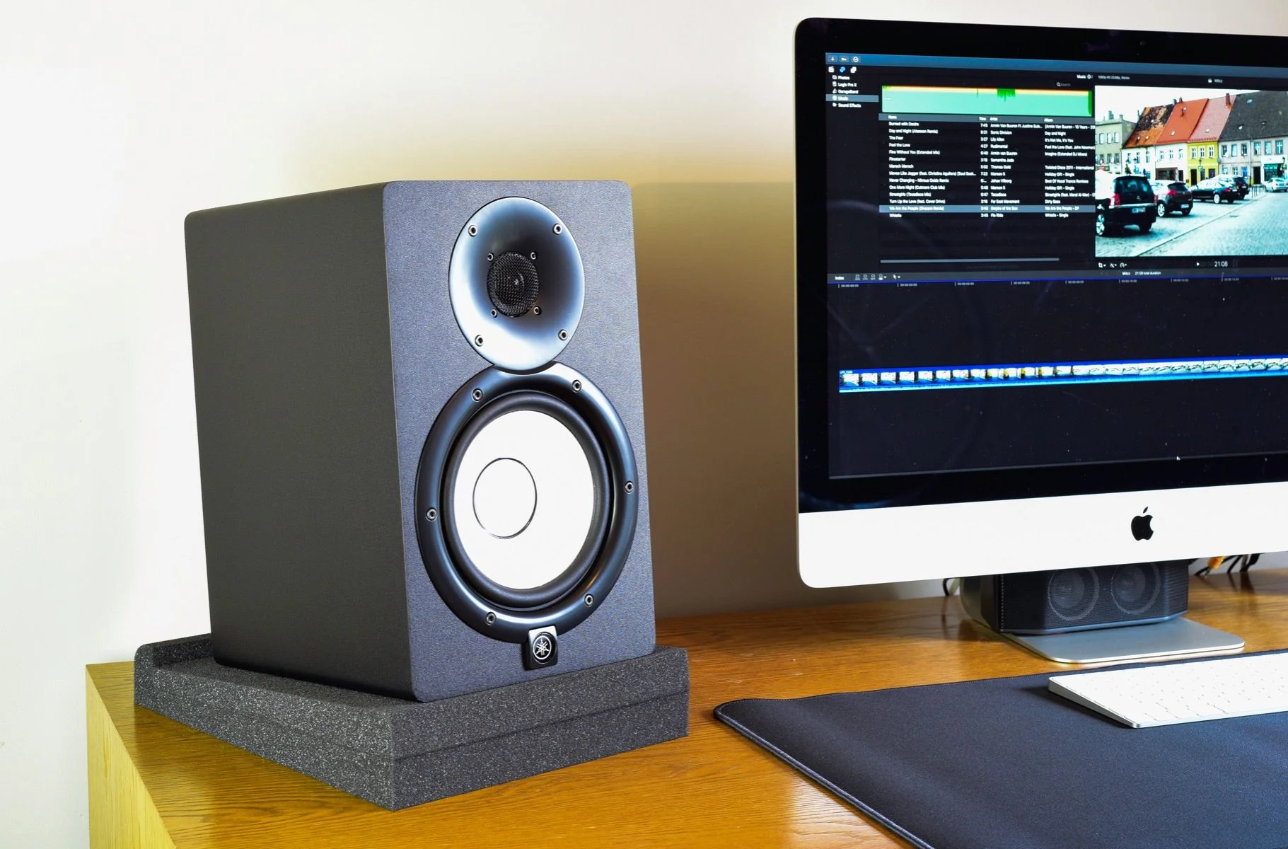 2X SOUNDKING DB039B STEEL STUDIO MONITOR STANDS + ISOLATION PADS - Image 11