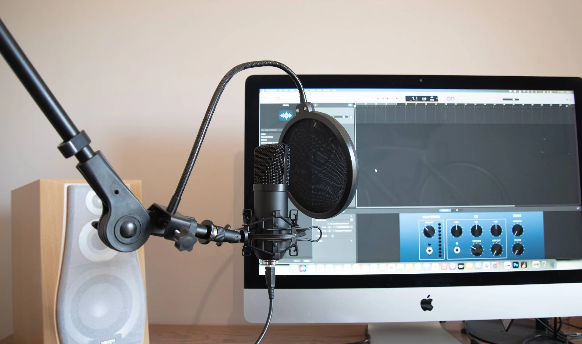 Soundking SD146  boom table stand arm for podcasters - Image 11