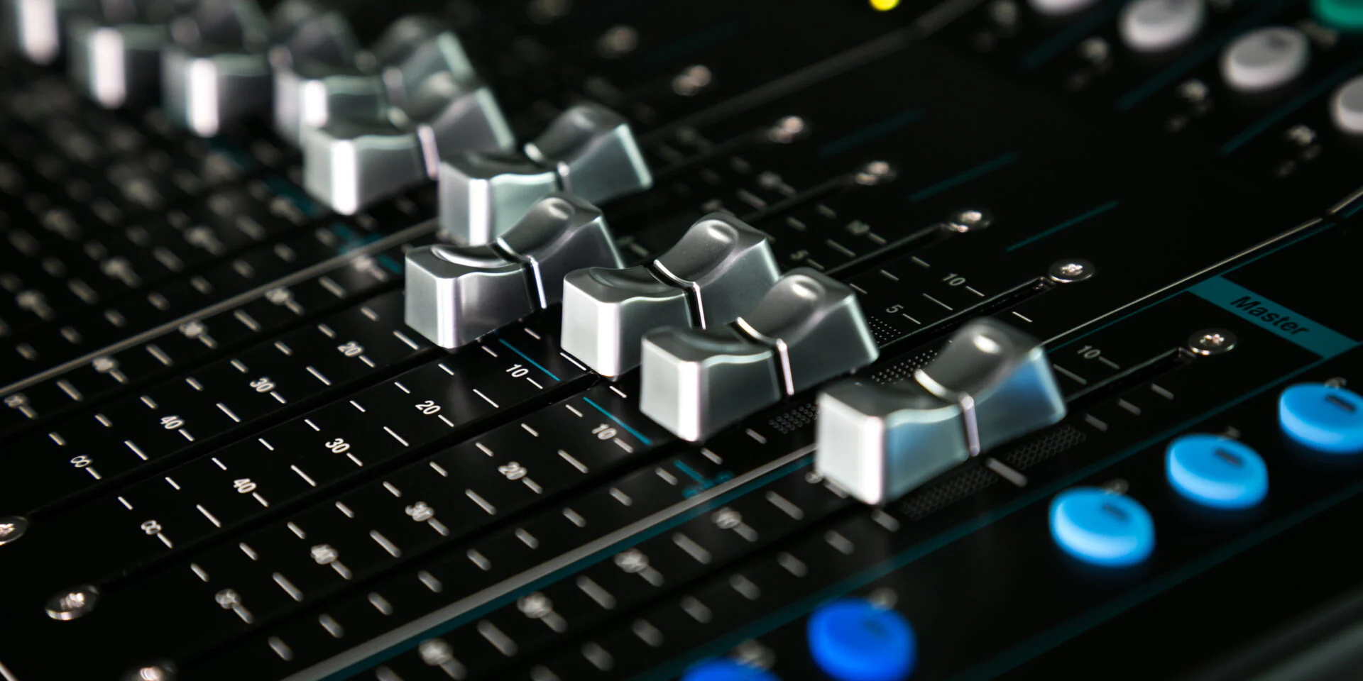 Allen & Heath SQ-5 48 Channel / 36 Bus / 17 Fader Digital Mixer - Image 5