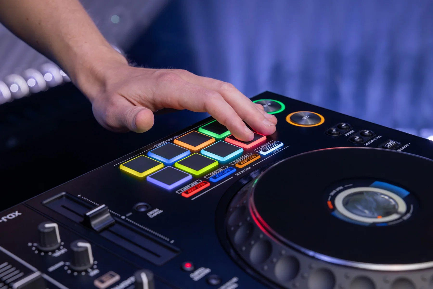AlphaTheta XDJ-AZ 4-Channel All-In-One Standalone DJ Controller - Image 12