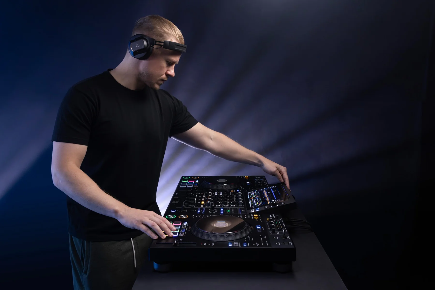 AlphaTheta XDJ-AZ 4-Channel All-In-One Standalone DJ Controller - Image 13
