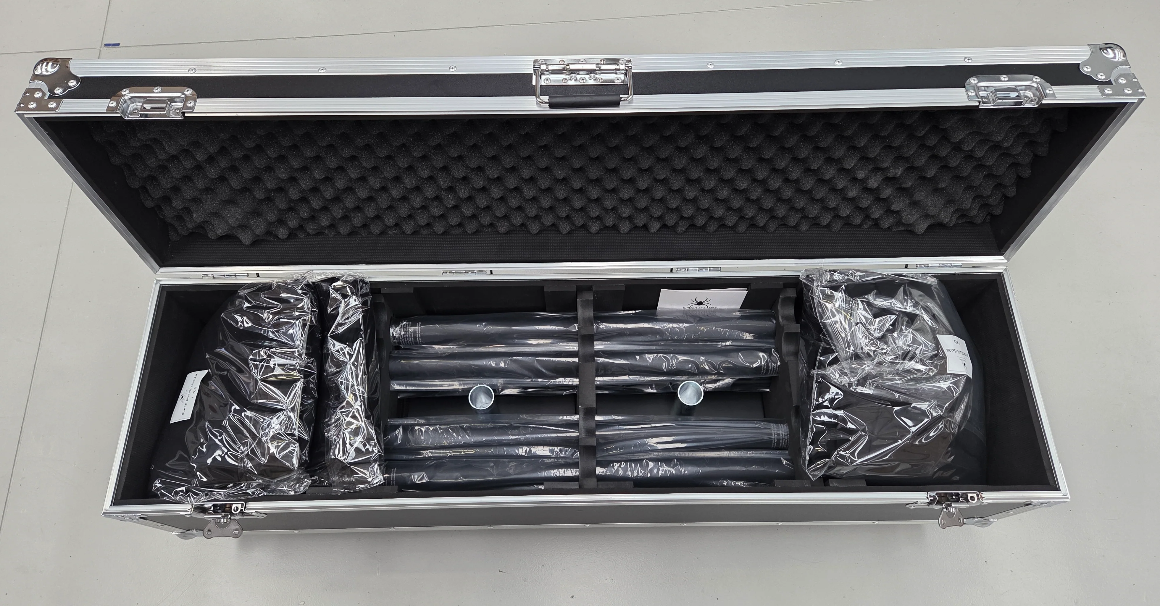 Ops Surround / backdrop kit with drapes includes flight case on wheels - Image 4