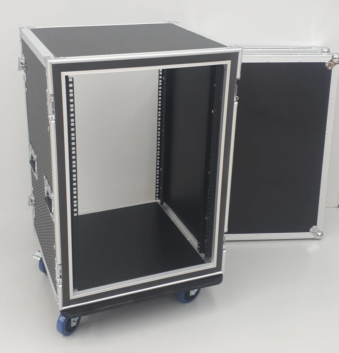 CaseToGo 16RU Spaces 19" rack anti-shock case with castors
