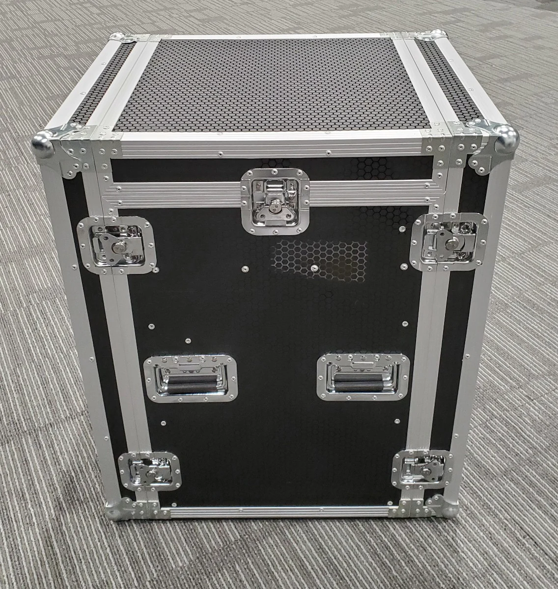 CaseToGo 19" 12U amp / digital mixer slanted flight road case, Fits Yamaha TF1 or Midas M32R mixer - Image 7