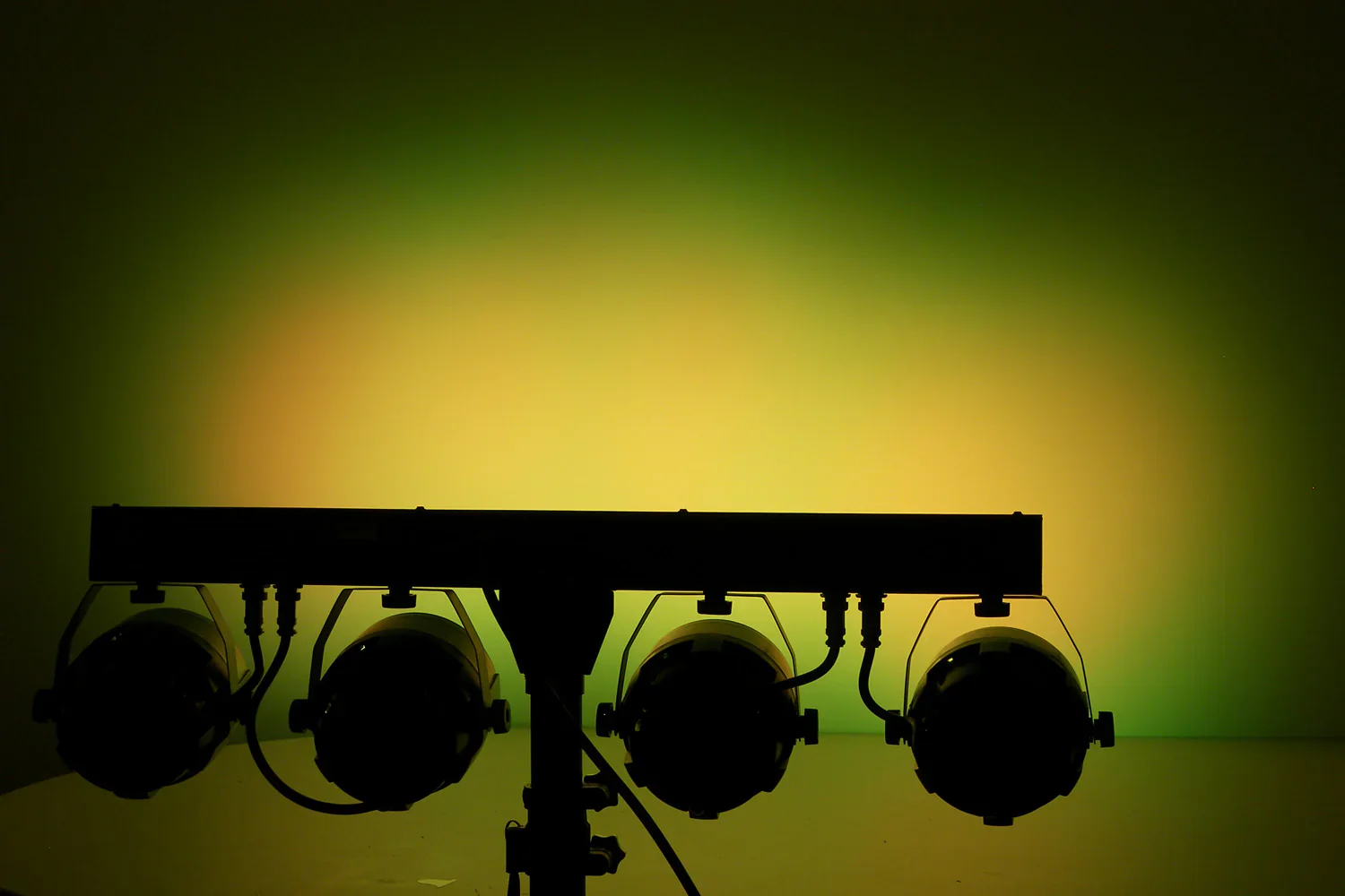 EVENT LIGHTING VIVIDBAR2 - 24 x 4W RGBW LED Lighting Bar - Image 13