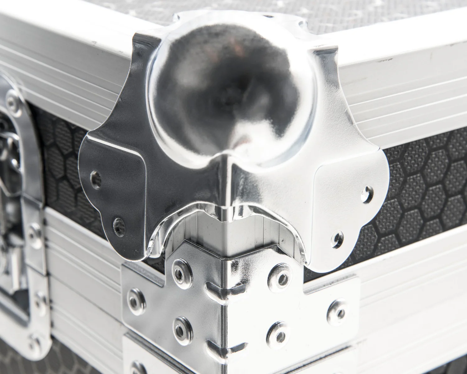 Large Ball Corners Zinc Chrome For Road Flight Case X 8 - HEAVY DUTY 2mm Steel - Image 5