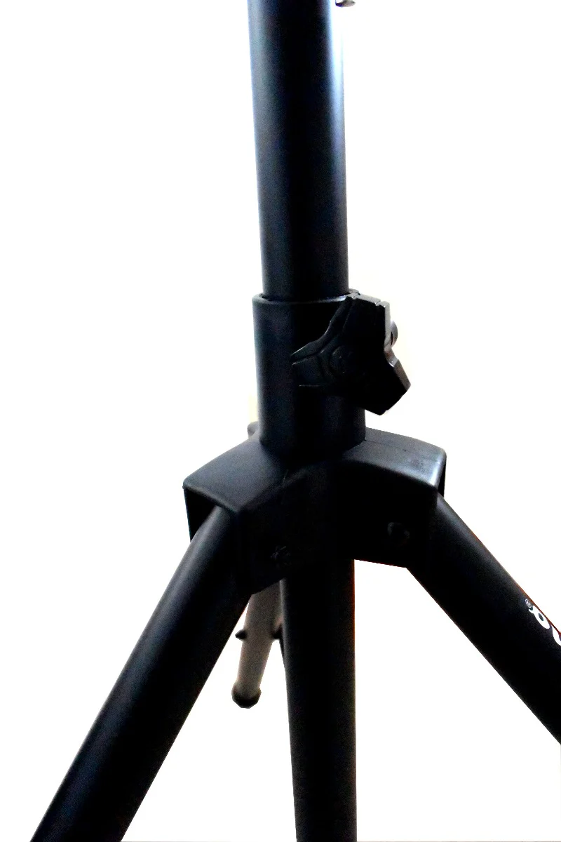 Soundking 2x DB012B aluminium tripod speaker stand package with bag - Image 5