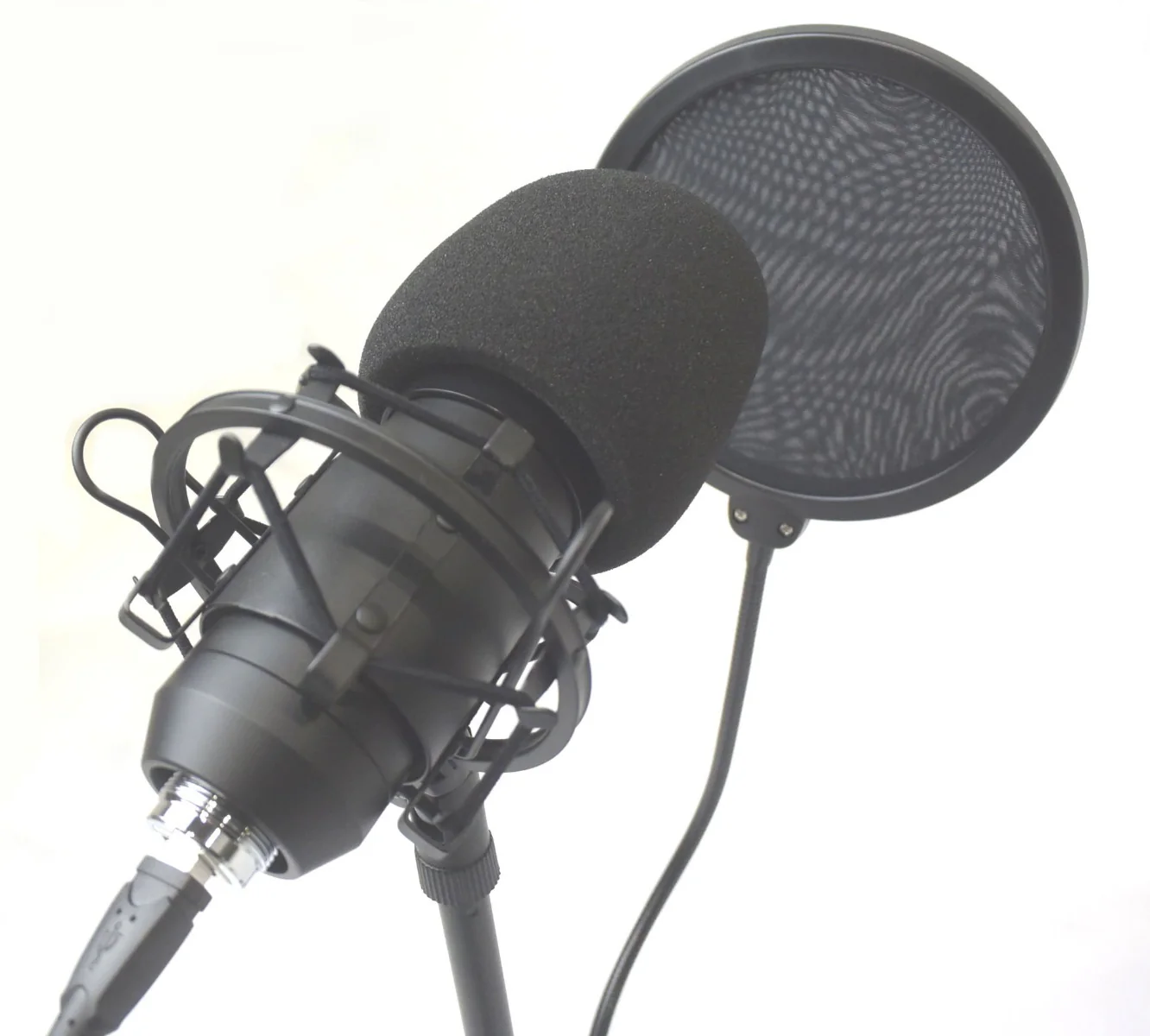 SOUNDKING CMS1 USB condenser microphone with shock mount pop filter and table top stand - Image 3