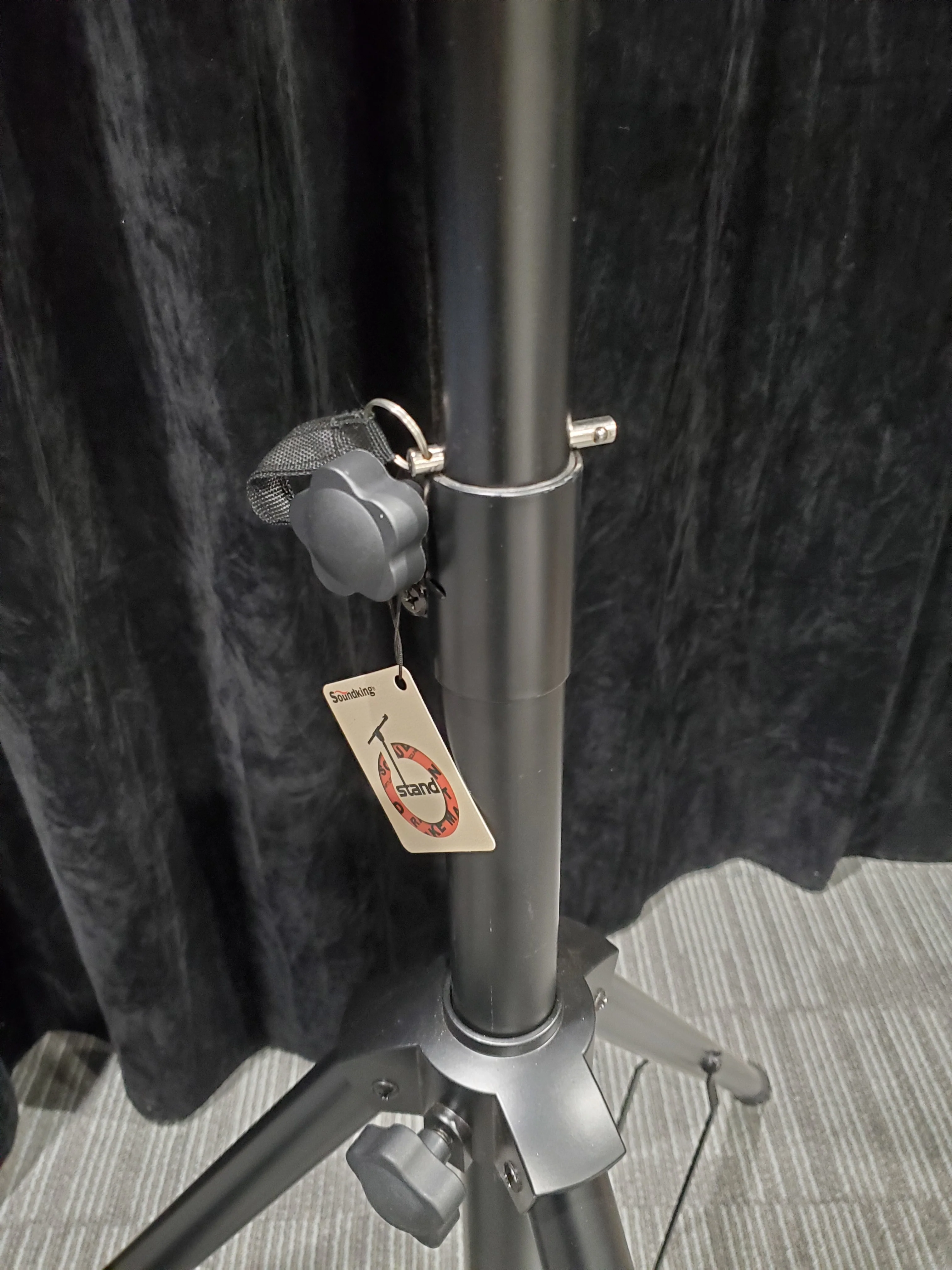 SOUNDKING DB022B HEAVY DUTY TRIPOD LIGHTING STAND - Image 3