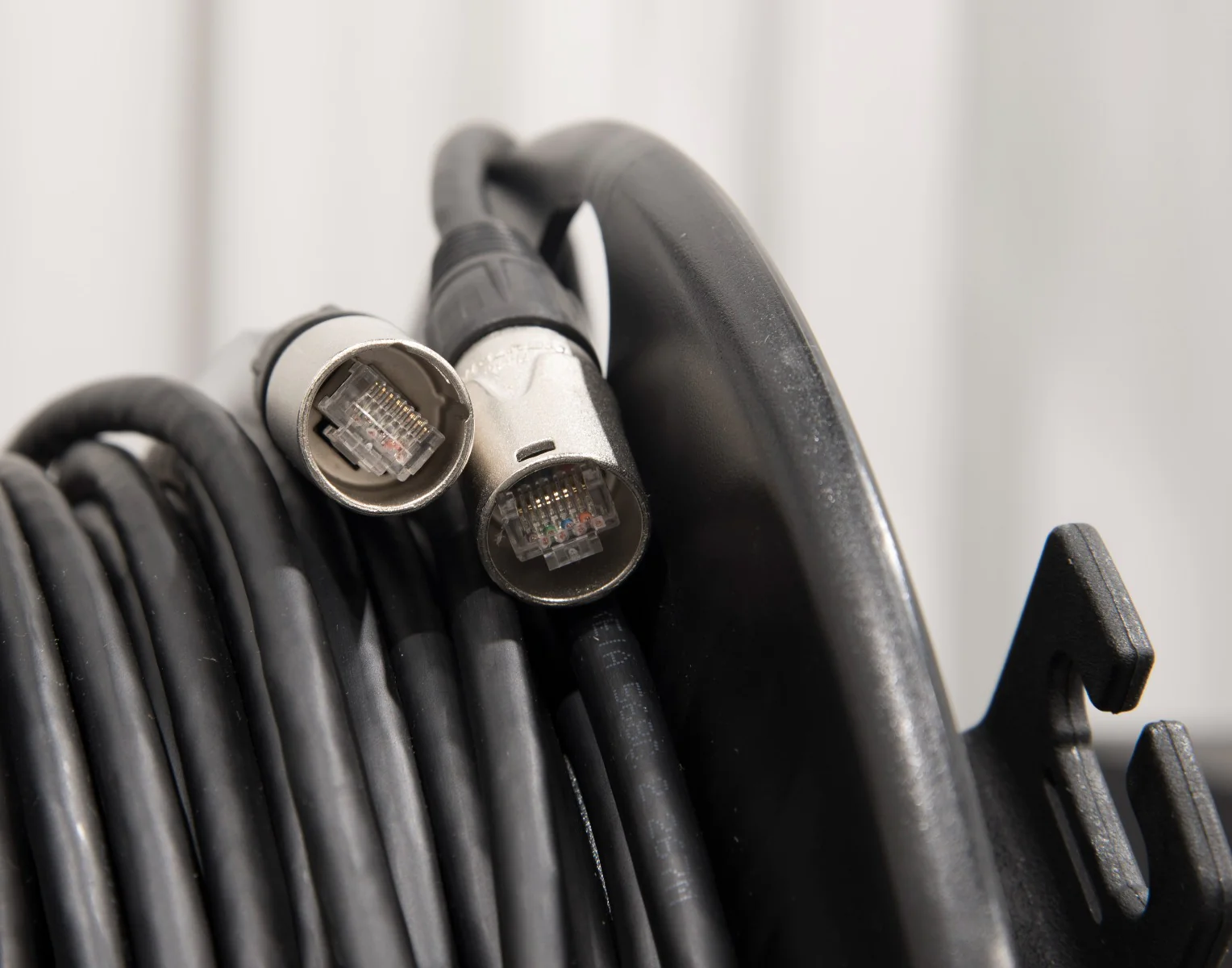 SOUNDKING Tour-Grade Ruggedised Cat6 SF/UTP Network Cable (50m Reel) with Neutrik connectors - Image 5