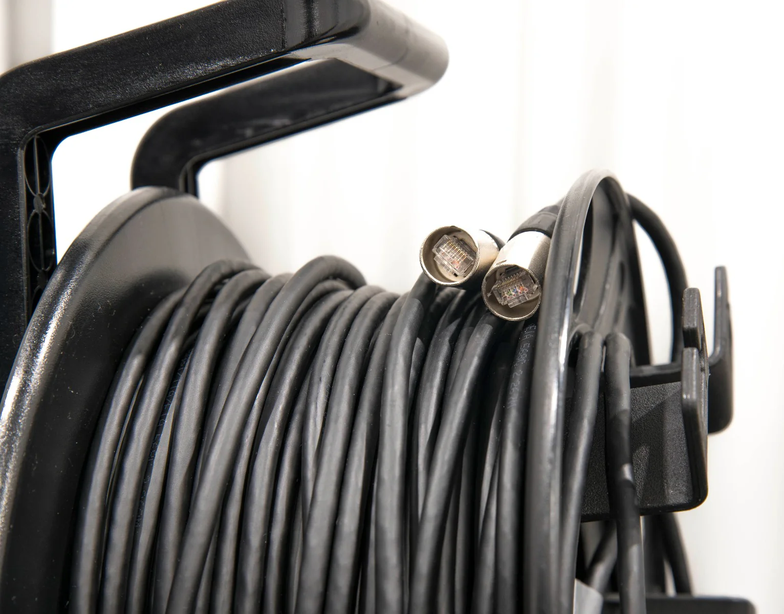 SOUNDKING Tour-Grade Ruggedised Cat6 SF/UTP Network Cable (50m Reel) with Neutrik connectors - Image 6