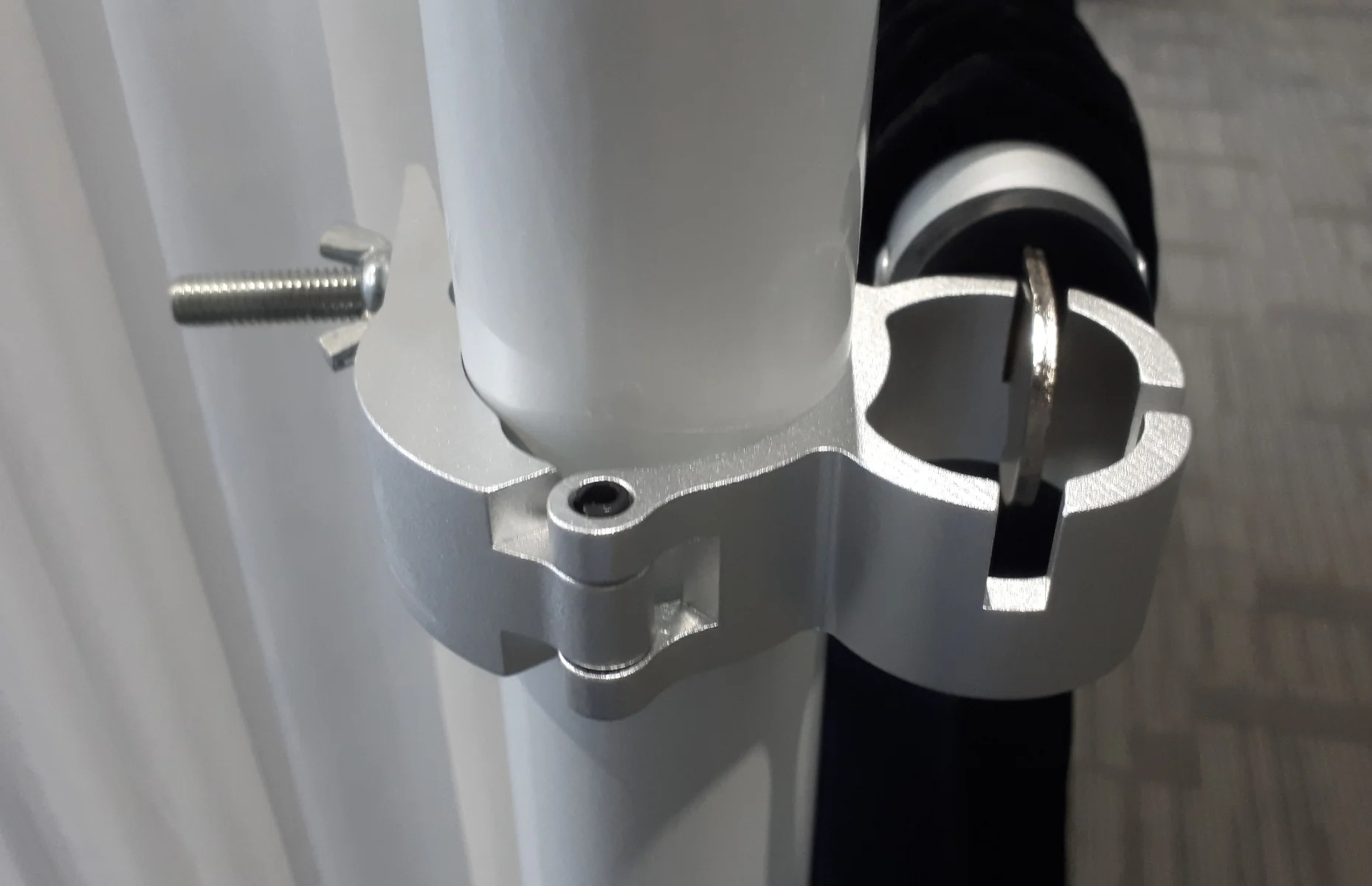 Upright clamp hanging bracket for horizontal bar Mk2 - Image 2