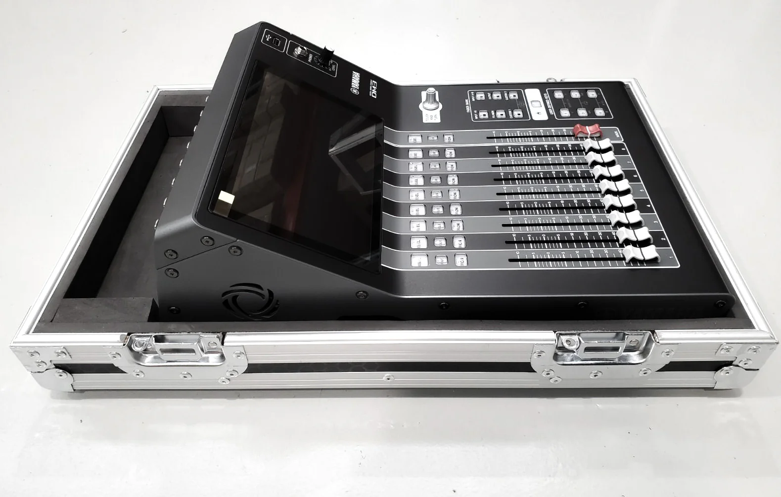 Yamaha DM3S STANDARD Digital Mixer with ROAD CASE