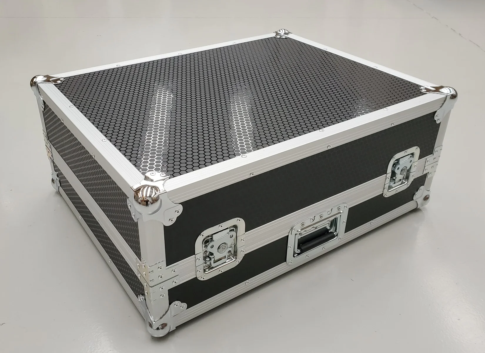 YAMAHA TF1 DIGITAL MIXER - INCLUDES FLIGHT CASE - Image 8
